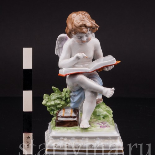 Фигурка из фарфора Амур с книгой, Дрезден, Германия, вт. пол. 20 в.