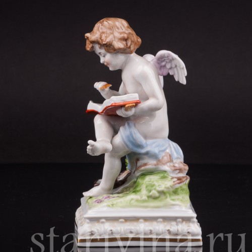 Фигурка из фарфора Амур с книгой, Дрезден, Германия, вт. пол. 20 в.