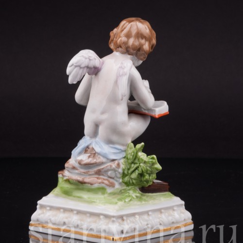 Фигурка из фарфора Амур с книгой, Дрезден, Германия, вт. пол. 20 в.