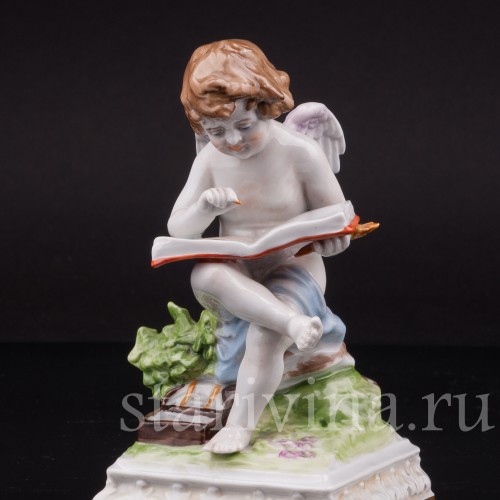 Фигурка из фарфора Амур с книгой, Дрезден, Германия, вт. пол. 20 в.