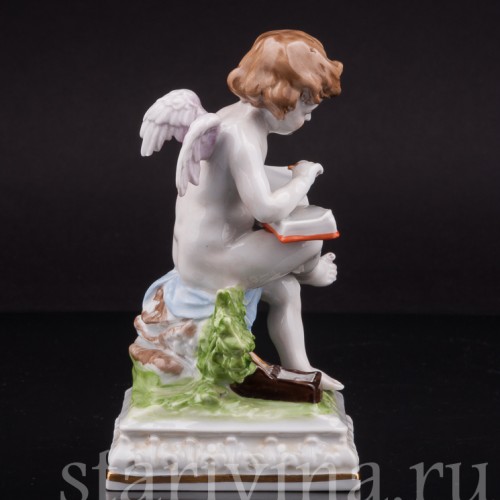 Фигурка из фарфора Амур с книгой, Дрезден, Германия, вт. пол. 20 в.