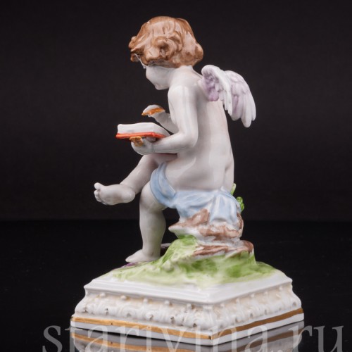 Фигурка из фарфора Амур с книгой, Дрезден, Германия, вт. пол. 20 в.