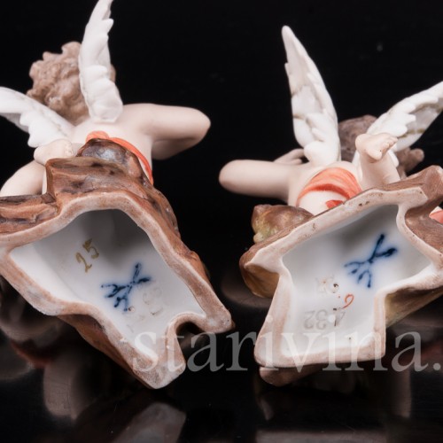 Статуэтка из фарфора Два ангелочка, аллегория слуха, миниатюра, Volkstedt, Германия, кон. 19 в.