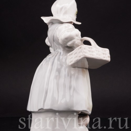 Статуэтка из фарфора Девочка с корзинкой, Германия, кон. 19 - нач. 20 вв.