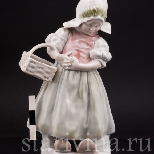 Статуэтка из фарфора Девочка с корзинкой, Германия, кон. 19 - нач. 20 вв.