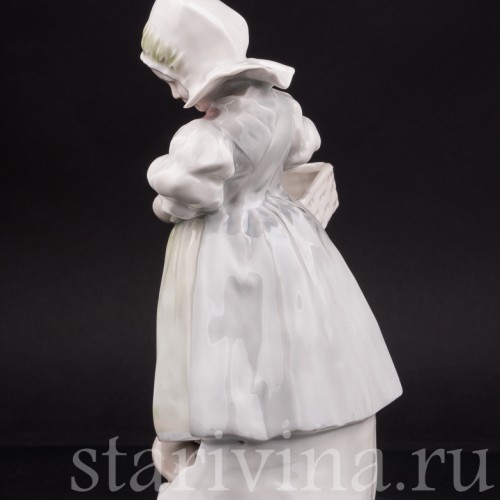 Статуэтка из фарфора Девочка с корзинкой, Германия, кон. 19 - нач. 20 вв.