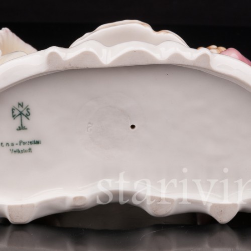 Фигурка из фарфора Сердечный разговор, дети за столом Karl Ens, Германия, 1920 - 30 гг.