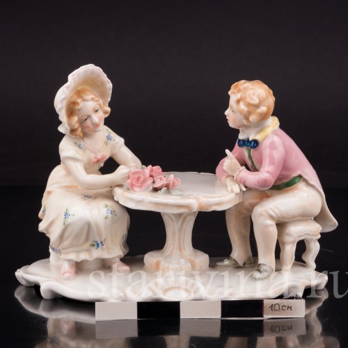 Фигурка из фарфора Сердечный разговор, дети за столом Karl Ens, Германия, 1920 - 30 гг.