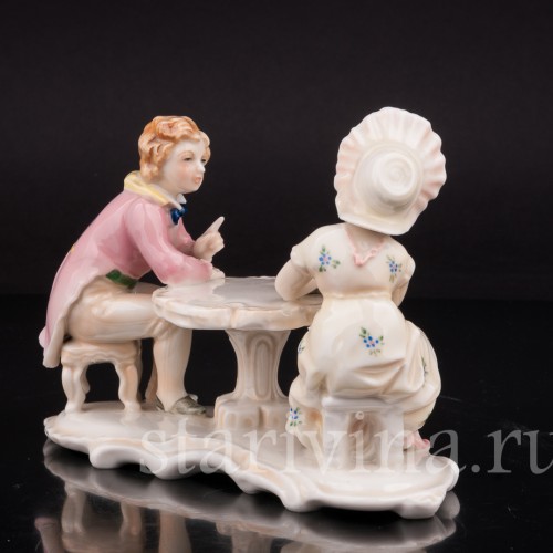 Фигурка из фарфора Сердечный разговор, дети за столом Karl Ens, Германия, 1920 - 30 гг.