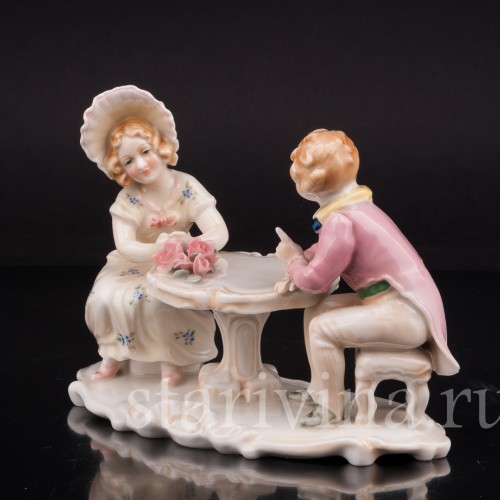 Фигурка из фарфора Сердечный разговор, дети за столом Karl Ens, Германия, 1920 - 30 гг.