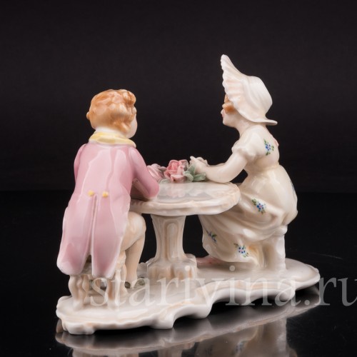Фигурка из фарфора Сердечный разговор, дети за столом Karl Ens, Германия, 1920 - 30 гг.