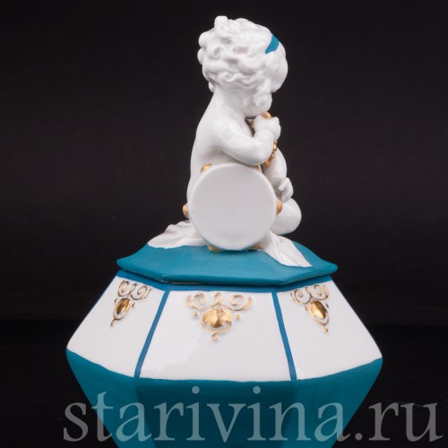 Фарфоровая шкатулка Девочка с бубном и виноградом Hertwig & Co, Германия, 1920-30 гг.