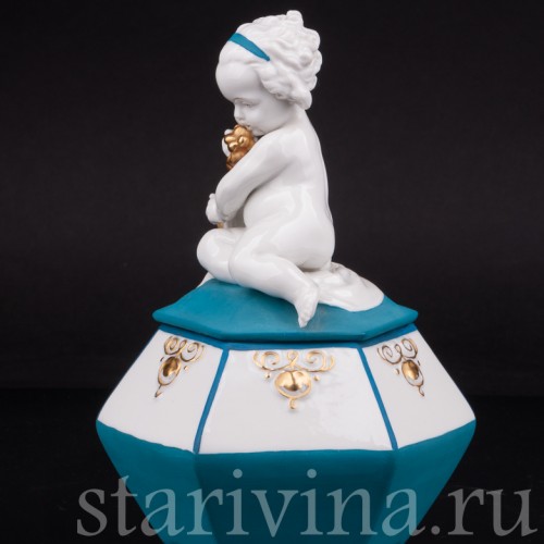 Фарфоровая шкатулка Девочка с бубном и виноградом Hertwig & Co, Германия, 1920-30 гг.