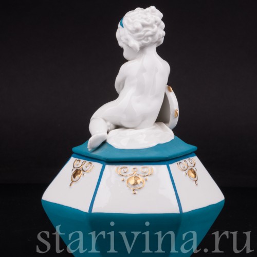 Фарфоровая шкатулка Девочка с бубном и виноградом Hertwig & Co, Германия, 1920-30 гг.