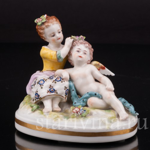 Фигурка из фарфора Девочка и ангелочек, миниатюра, Volkstedt, Германия, 19 в.