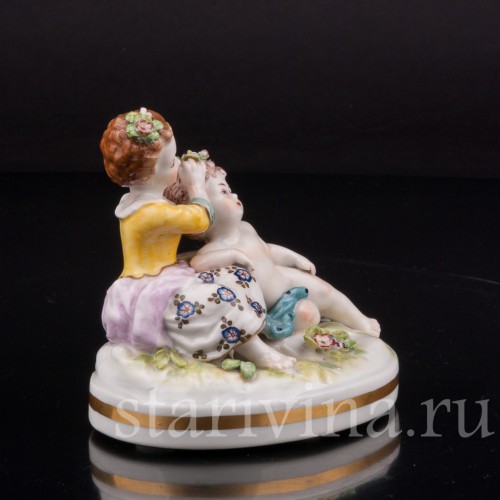 Фигурка из фарфора Девочка и ангелочек, миниатюра, Volkstedt, Германия, 19 в.