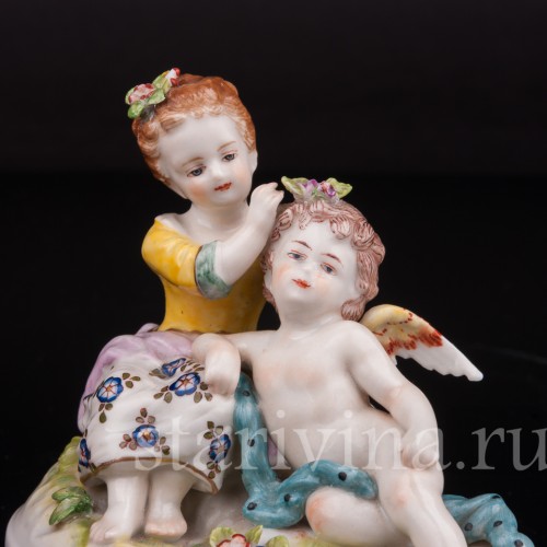 Фигурка из фарфора Девочка и ангелочек, миниатюра, Volkstedt, Германия, 19 в.