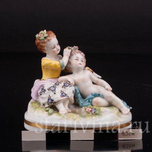 Фигурка из фарфора Девочка и ангелочек, миниатюра, Volkstedt, Германия, 19 в.