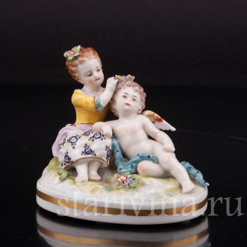 Фигурка из фарфора Девочка и ангелочек, миниатюра, Volkstedt, Германия, 19 в.