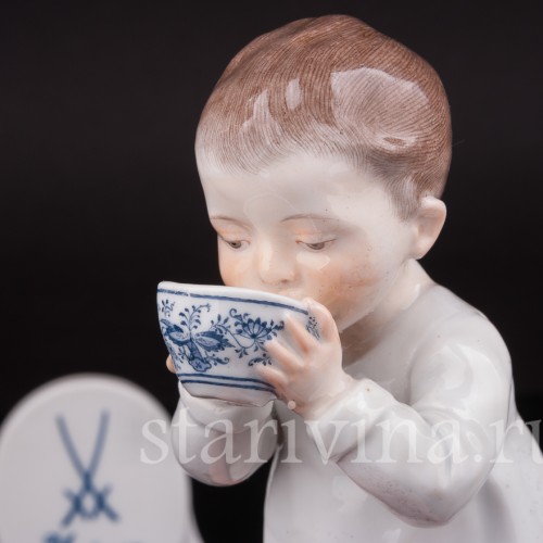 Фигурка из фарфора Мальчик, пьющий из чашки, Meissen, Германия, нач. 20 в.