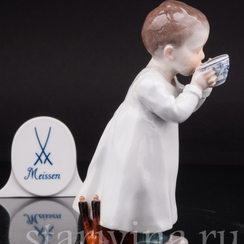 Фигурка из фарфора Мальчик, пьющий из чашки, Meissen, Германия, нач. 20 в.