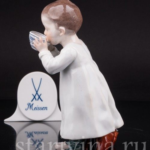 Фигурка из фарфора Мальчик, пьющий из чашки, Meissen, Германия, нач. 20 в.