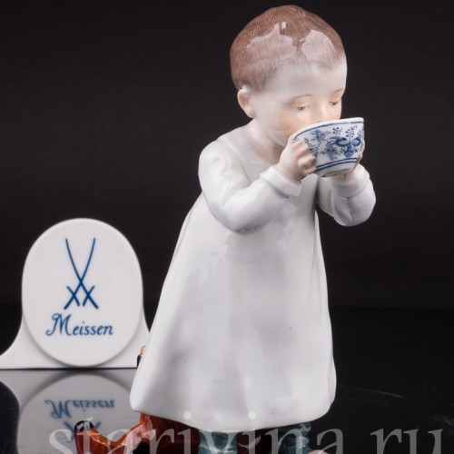 Фигурка из фарфора Мальчик, пьющий из чашки, Meissen, Германия, нач. 20 в.