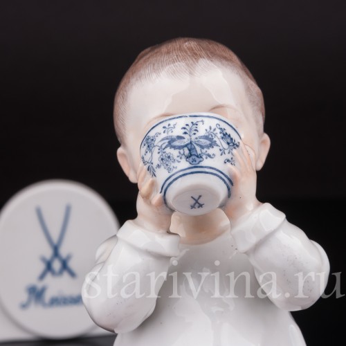 Фигурка из фарфора Мальчик, пьющий из чашки, Meissen, Германия, нач. 20 в.