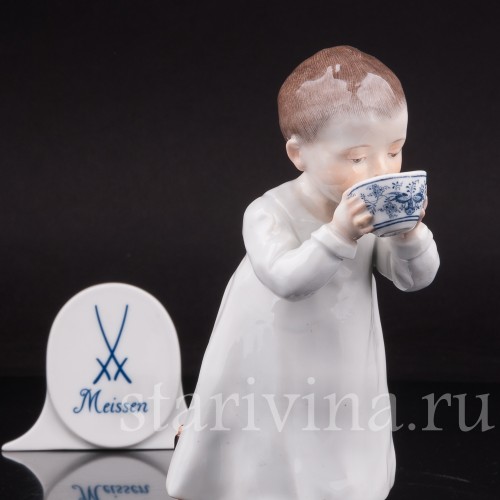 Фигурка из фарфора Мальчик, пьющий из чашки, Meissen, Германия, нач. 20 в.