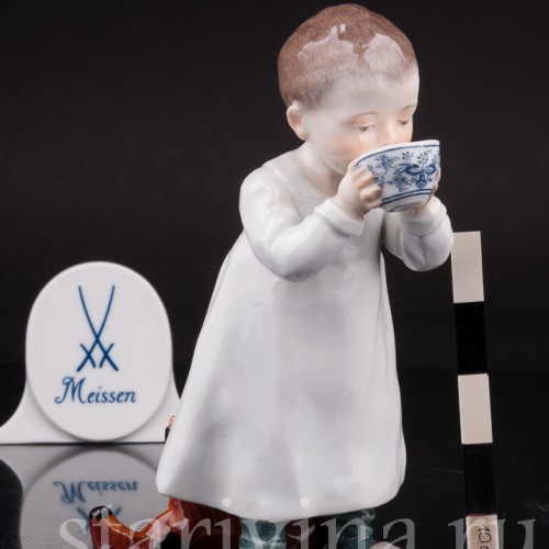 Фигурка из фарфора Мальчик, пьющий из чашки, Meissen, Германия, нач. 20 в.