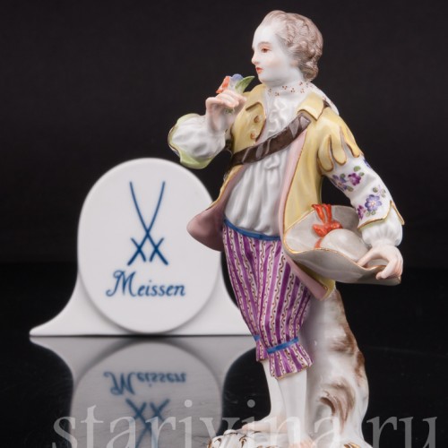 Фигурка из фарфора Юноша с букетом, Meissen, Германия, сер. 20 в.
