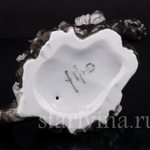 Фигурка собаки из фарфора Терьер на задних лапах, Karl Ens, Германия, 1920-30 гг.