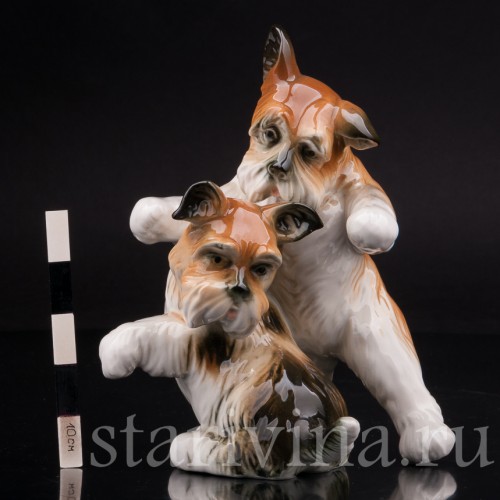 Фигурка собак из фарфора Играющие терьеры, Karl Ens, Германия, 1920-30 гг.