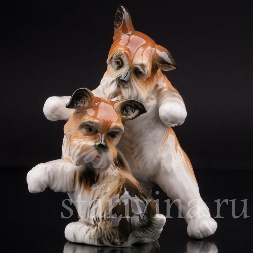 Фигурка собак из фарфора Играющие терьеры, Karl Ens, Германия, 1920-30 гг.