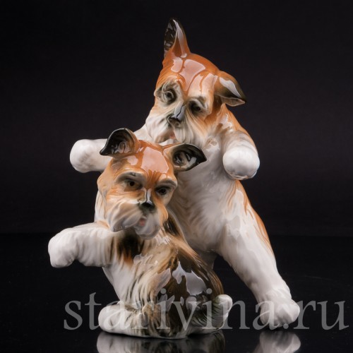 Фигурка собак из фарфора Играющие терьеры, Karl Ens, Германия, 1920-30 гг.