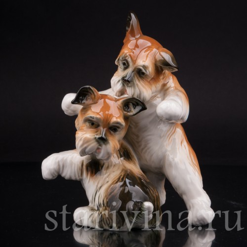 Фигурка собак из фарфора Играющие терьеры, Karl Ens, Германия, 1920-30 гг.