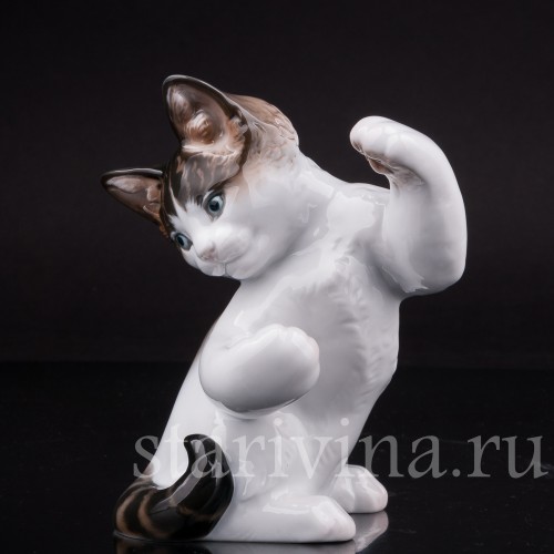 Фарфоровая статуэтка Играющий кот, Rosenthal, Германия, 1972-84 гг.