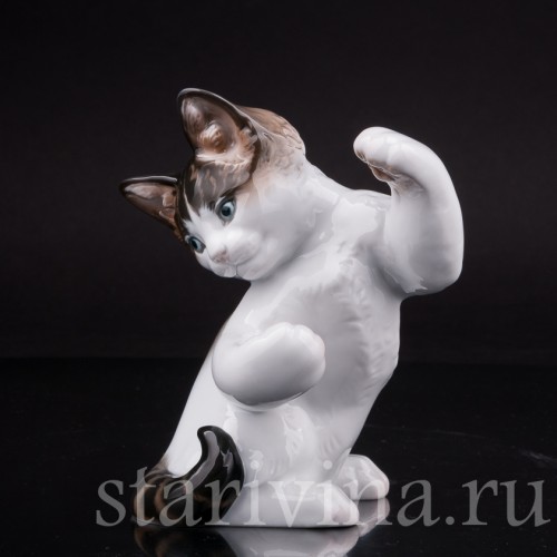 Фарфоровая статуэтка Играющий кот, Rosenthal, Германия, 1972-84 гг.