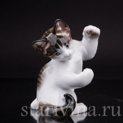 Фарфоровая статуэтка Играющий кот, Rosenthal, Германия, 1972-84 гг.