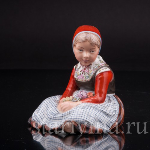 Статуэтка из фарфора Девочка с острова Фюн, Royal Copenhagen, Дания, 1945 год.