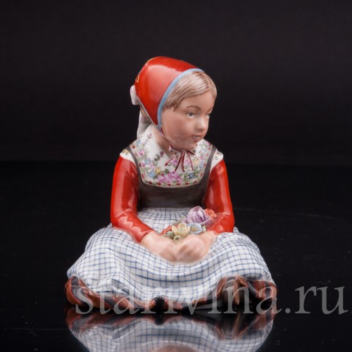 Статуэтка из фарфора Девочка с острова Фюн, Royal Copenhagen, Дания, 1945 год.