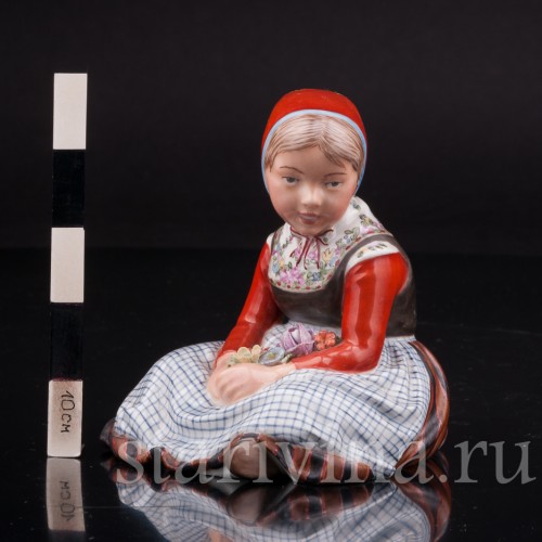 Статуэтка из фарфора Девочка с острова Фюн, Royal Copenhagen, Дания, 1945 год.