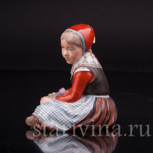 Статуэтка из фарфора Девочка с острова Фюн, Royal Copenhagen, Дания, 1945 год.