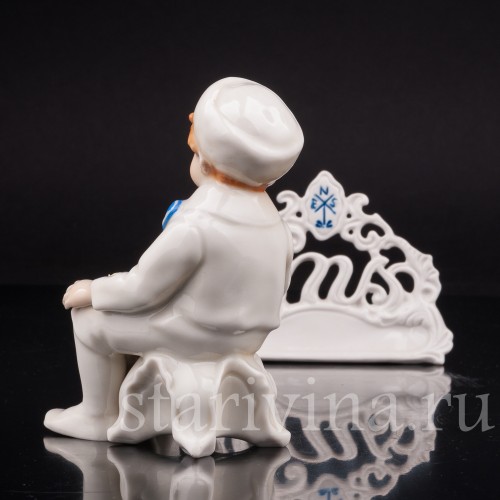 Фигурка из фарфора Сидящий мальчик с корзиной цветов, Karl Ens, Германия, 1920-30 гг.