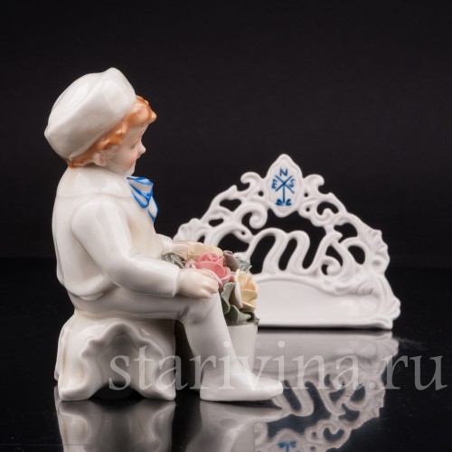 Фигурка из фарфора Сидящий мальчик с корзиной цветов, Karl Ens, Германия, 1920-30 гг.