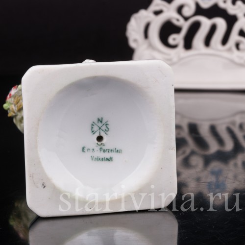 Фигурка из фарфора Малыш с букетом цветов, Karl Ens, Германия, 1920-30 гг.