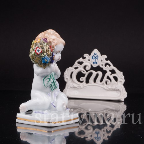 Фигурка из фарфора Малыш с букетом цветов, Karl Ens, Германия, 1920-30 гг.