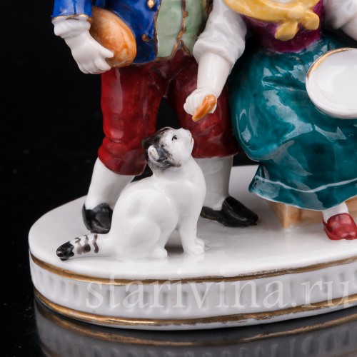 Статуэтка из фарфора Дети кормящие кошку, миниатюра, Германия, нач. 20 века.