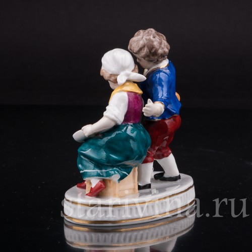 Статуэтка из фарфора Дети кормящие кошку, миниатюра, Германия, нач. 20 века.