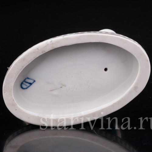 Статуэтка из фарфора Дети кормящие кошку, миниатюра, Германия, нач. 20 века.